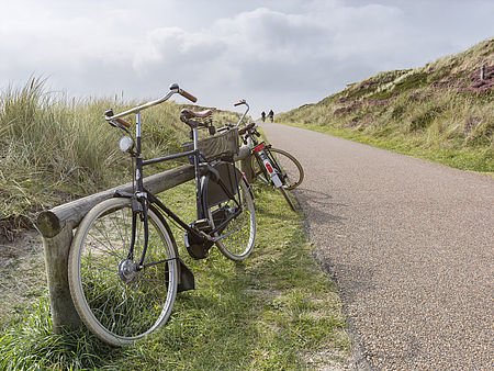 Fahrrad am Radweg auf Sylt